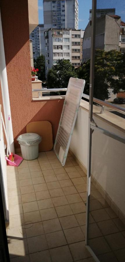 Cozy Apartament Naydenov Appartamento Burgas Esterno foto