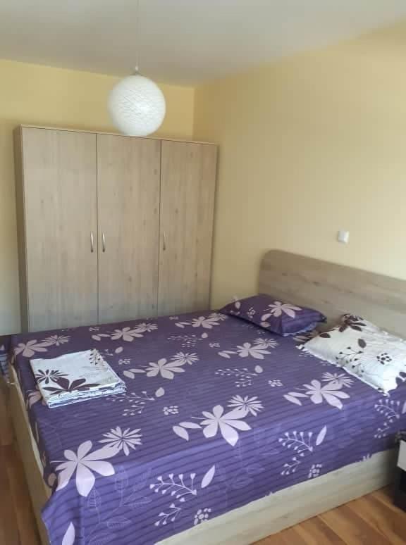 Cozy Apartament Naydenov Appartamento Burgas Esterno foto