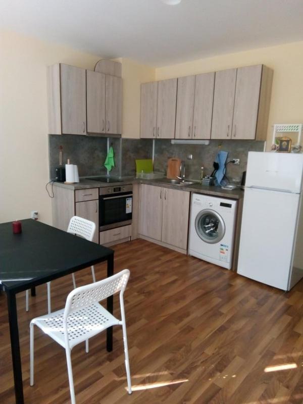 Cozy Apartament Naydenov Appartamento Burgas Esterno foto