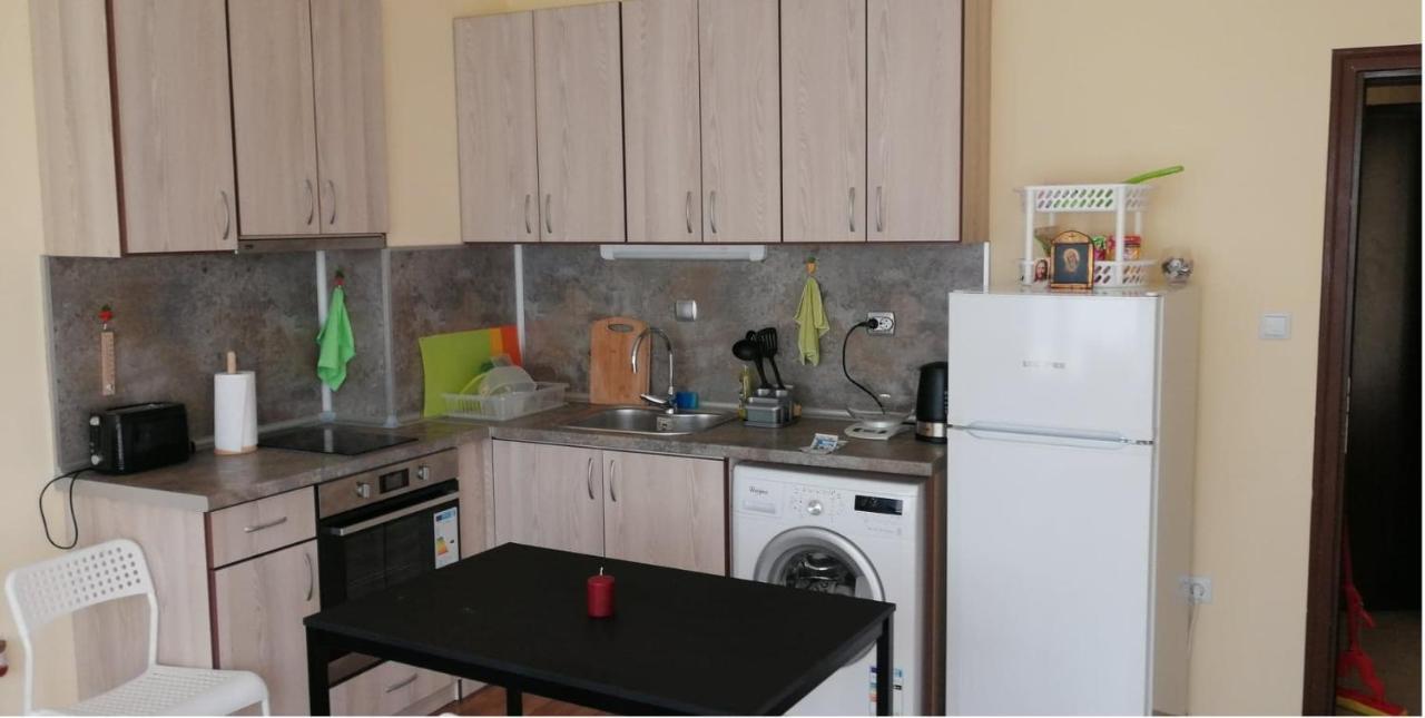 Cozy Apartament Naydenov Appartamento Burgas Esterno foto